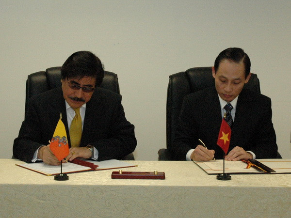 Đại sứ Việt Nam đầu tiên tại Vương quốc Bhutan trình Quốc thư ảnh 1