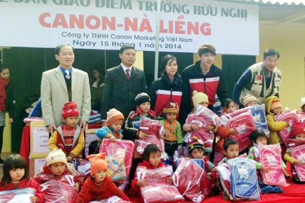 "Ngôi nhà" mới của học sinh điểm trường Nà Liềng. (Ảnh: Y.Ly/Vietnam+) Canon tặng lớp học cho trẻ em vùng khó tỉnh Yên Bái ảnh 1