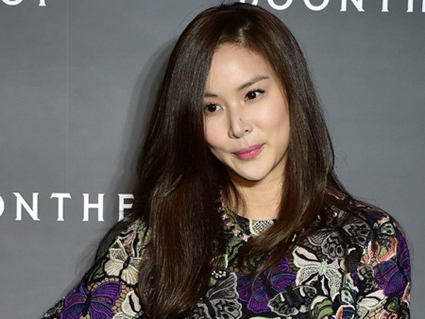 Vợ tài tử Jang Dong Gun tái xuất màn ảnh sau một thập kỷ ảnh 1