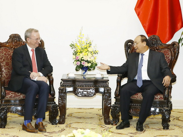 Thủ tướng Nguyễn Xuân Phúc tiếp lãnh đạo công ty mẹ của Google ảnh 1