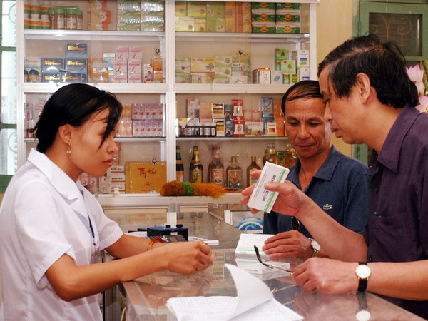 Cửa hàng bán thuốc ở huyện Đông Anh, Hà Nội. (Nguồn: TTXVN) Hà Nội tổ chức 160 điểm trực bán thuốc trong dịp Tết ảnh 1