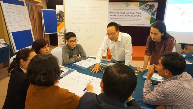 Nỗi “đong nước mắt, đượm nụ cười” của doanh nghiệp cho người yếu thế ảnh 4