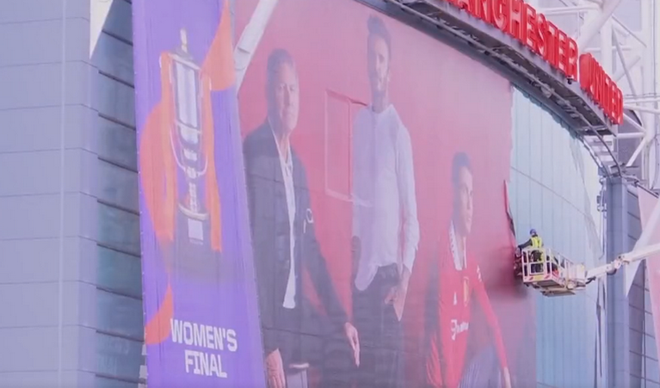 Manchester United gỡ hình ảnh Cristiano Ronaldo tại Old Trafford ảnh 1