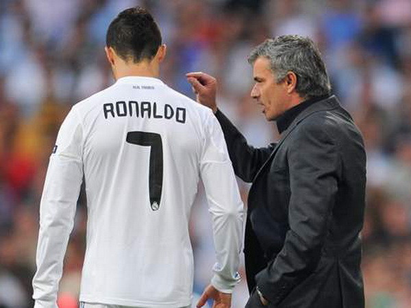 Mourinho vẫn "oán" Cristiano Ronaldo về cú penalty hỏng ăn ảnh 1