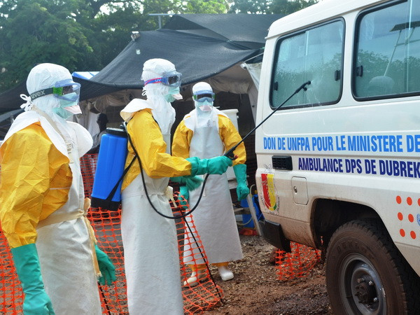 Malaysia hỗ trợ găng tay y tế cho các nước bị ảnh hưởng Ebola ảnh 1