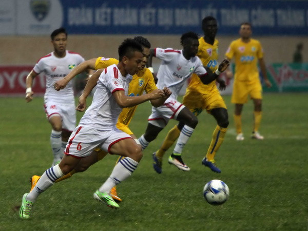 FLC Thanh Hóa cầm hòa SLNA sau tình huống penalty tranh cãi ảnh 1