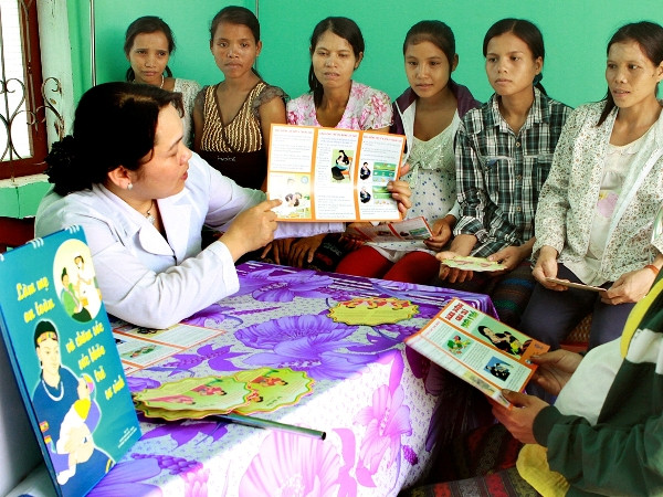 Nâng cao nhận thức cho phụ nữ mang thai. (Ảnh: TTXVN) Nâng cao nhận thức cho bà mẹ mang thai để kỳ vượt cạn thành công ảnh 1