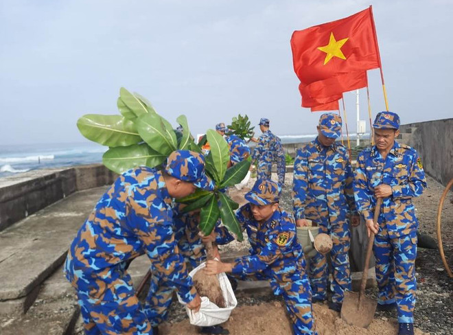 Những công viên màu xanh quý giá trên huyện đảo Trường Sa ảnh 1