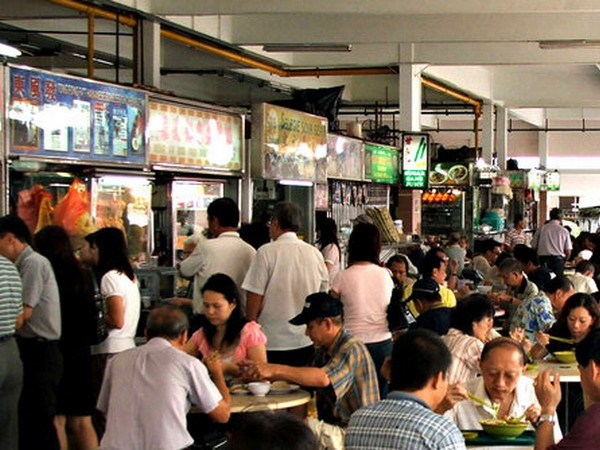 Dân Singapore "bạo chi" ăn ngoài hàng nhiều nhất ASEAN ảnh 1