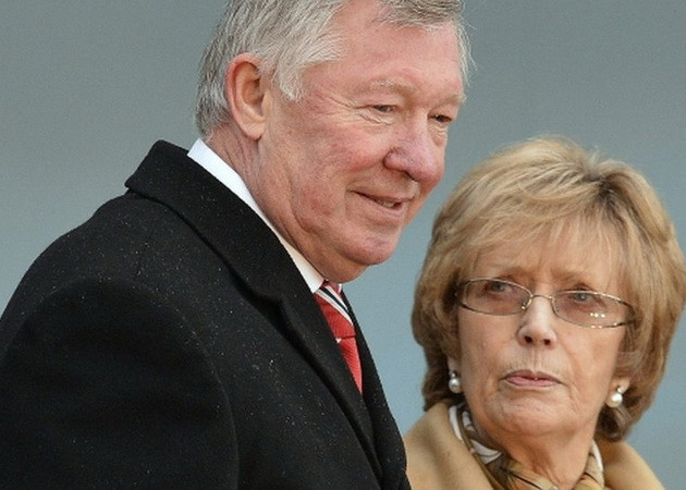 Tự truyện Sir Alex: Vợ cấm, con "mắng" khi định nghỉ hưu ảnh 1