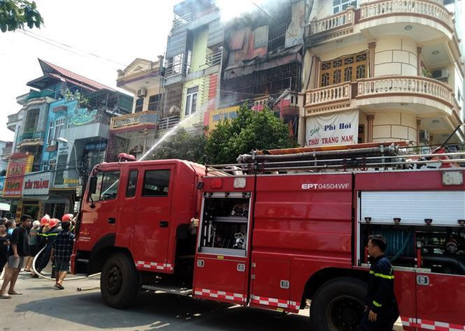Thanh Hóa: Cháy lớn thiêu rụi cửa hàng kinh doanh bếp gas, đồ gia dụng ảnh 1