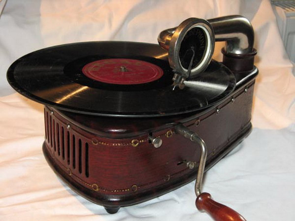 Doanh số bán đĩa than tại Anh đạt mức cao kỷ lục trong 25 năm ảnh 1