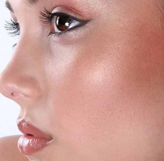 Trang điểm bắt sáng: Highlighter khác Illuminator ở chỗ nào? ảnh 3