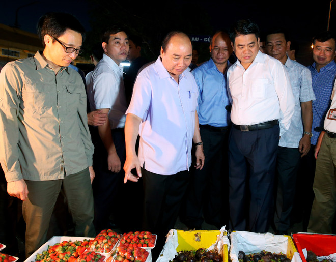 Thủ tướng "vi hành" kiểm tra vệ sinh thực phẩm tại chợ Long Biên ảnh 3