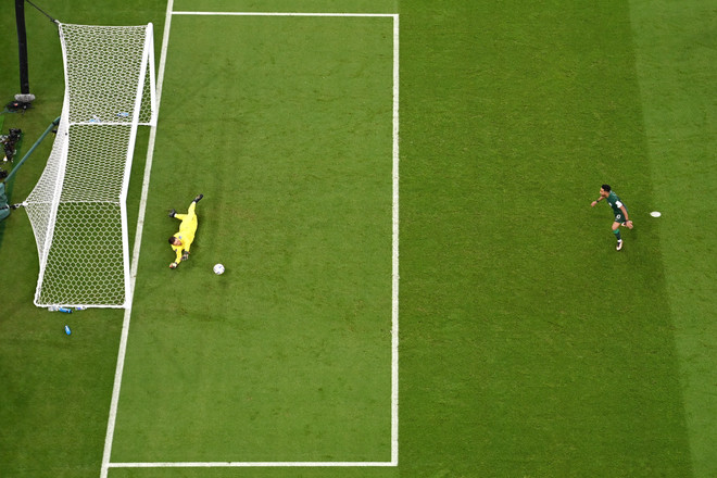 Lewandowski rơi lệ khi ghi bàn giúp Ba Lan đánh bại Saudi Arabia ảnh 3