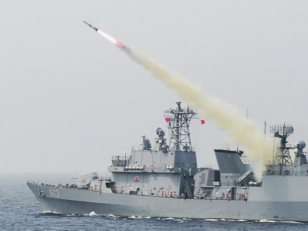 Hải quân Hàn Quốc tập trận bắn đạn thật quy mô lớn ở Biển Nhật Bản ảnh 1