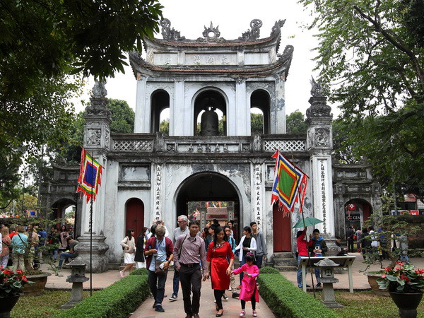 Trưa mùng 3 Tết, Bắc bộ hửng nắng ấm, Nam bộ nắng nóng ảnh 1