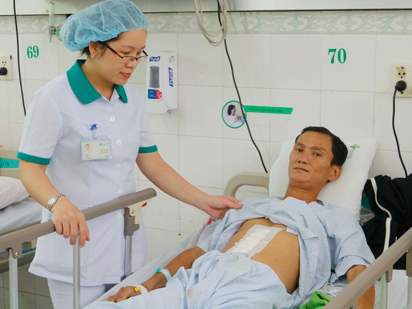 Đà Nẵng: Cứu sống bệnh nhân bị vỡ phình động mạch chủ bụng ảnh 1