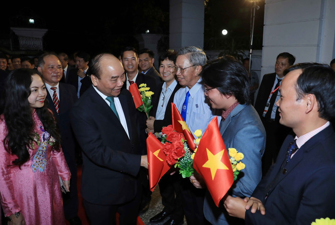 Thủ tướng thăm Đại sứ quán và cộng đồng người Việt Nam tại Myanmar ảnh 1