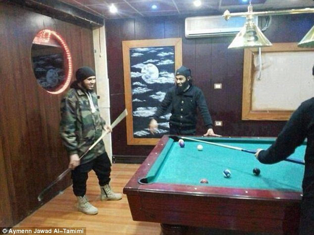 Hé lộ những điều luật IS áp đặt lên 8 triệu người ở vùng chiếm đóng ảnh 1