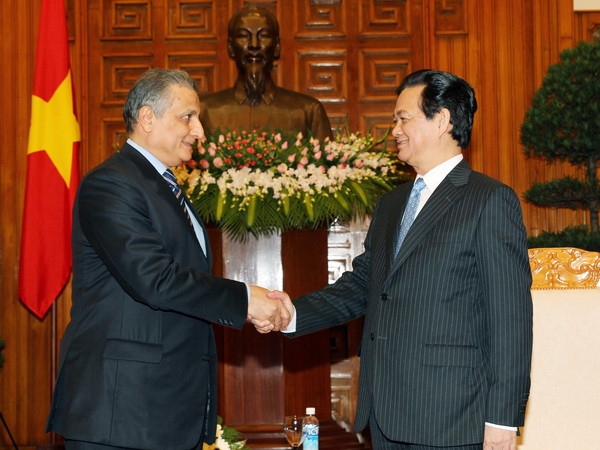 Thủ tướng Nguyễn Tấn Dũng tiếp Đại sứ Cộng hòa Ai Cập, ngài Mohamed Reda Kamel El-Taify. (Ảnh: Đức Tám/TTXVN) Thủ tướng tiếp Đại sứ Ai Cập chào từ biệt kết thúc nhiệm kỳ ảnh 1