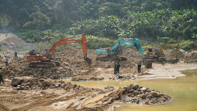 Rào Trăng 3: Chưa phát hiện thi thể các công nhân ở khu vực bãi bồi ảnh 1