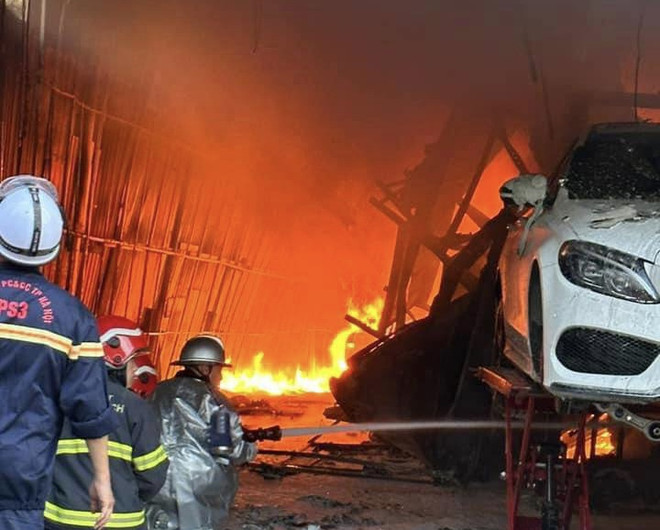 Dập tắt một vụ cháy gara ôtô và 2 vụ cháy rừng tại Hà Nội ảnh 2