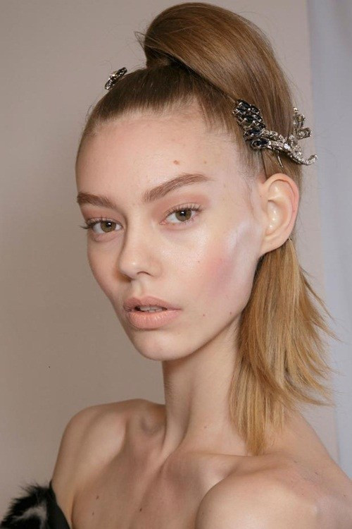 Trở thành “quý cô Milan” với 8 kiểu tóc trẻ trung và đầy nữ tính ảnh 1