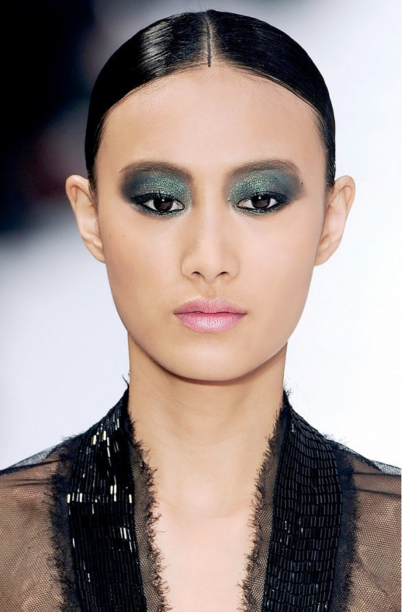 Điểm lại những kiểu trang điểm ấn tượng nhất trên sàn diễn Chanel ảnh 2