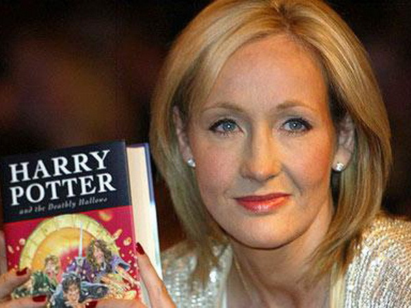 Tác giả Harry Potter gây sốt trước những vấn đề về giới tính ảnh 1