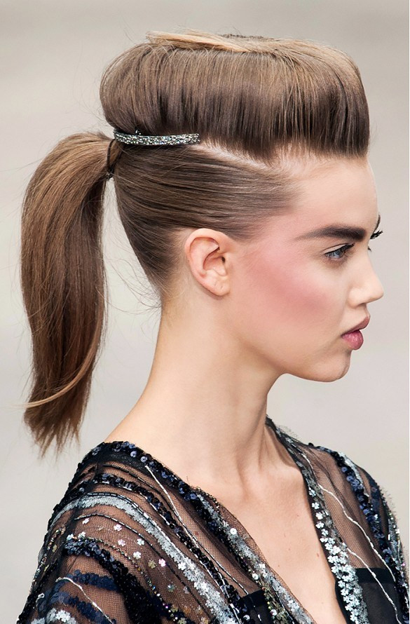 Điểm lại những kiểu trang điểm ấn tượng nhất trên sàn diễn Chanel ảnh 7