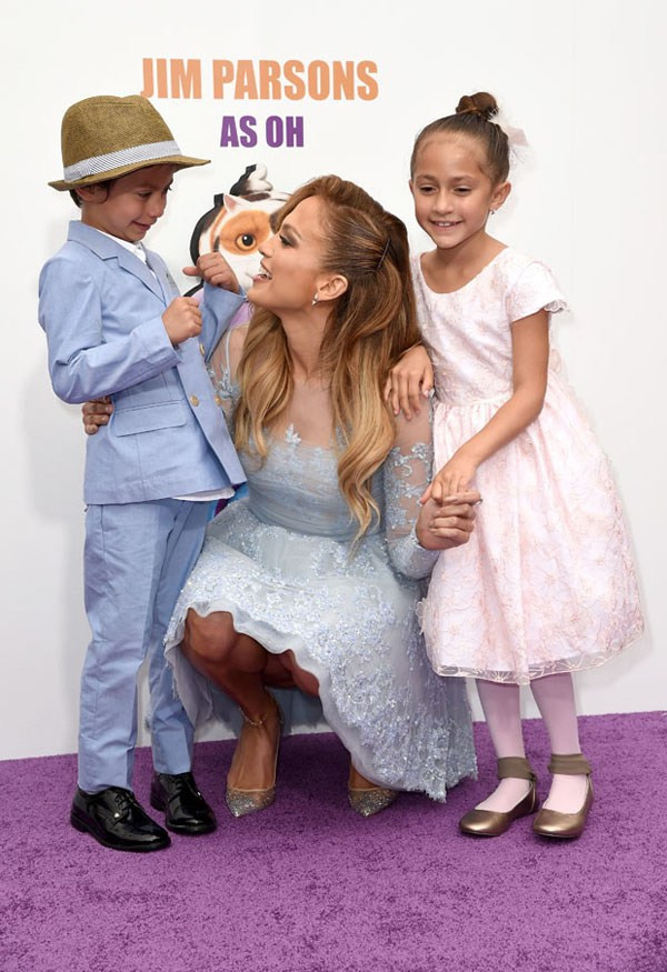 Rihanna bất ngờ “kém sắc” trước vẻ rạng rỡ của Jennifer Lopez ảnh 8