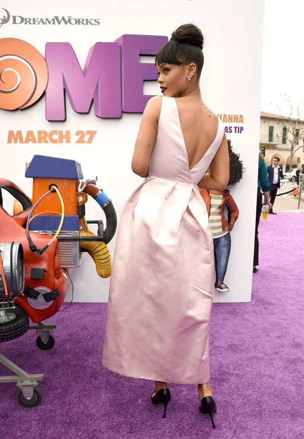 Rihanna bất ngờ “kém sắc” trước vẻ rạng rỡ của Jennifer Lopez ảnh 2