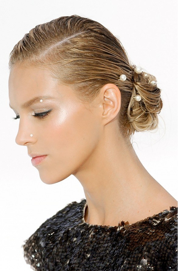 Điểm lại những kiểu trang điểm ấn tượng nhất trên sàn diễn Chanel ảnh 5