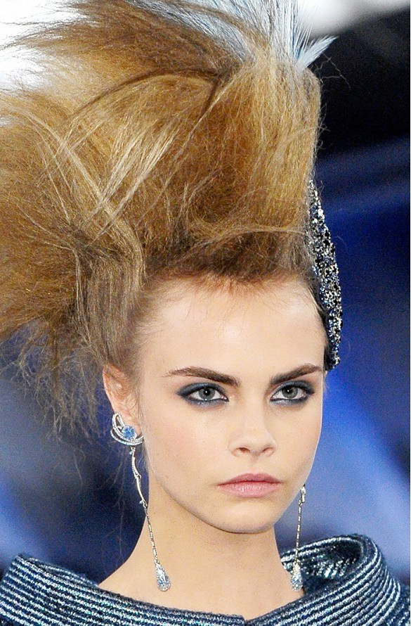 Điểm lại những kiểu trang điểm ấn tượng nhất trên sàn diễn Chanel ảnh 4