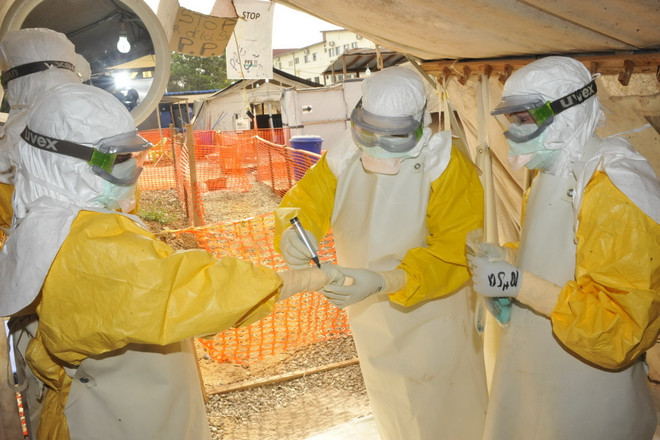 Nhiều tín hiệu tích cực trong công tác điều trị dịch bệnh Ebola ảnh 1