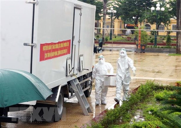 Xe xét nghiệm lưu động. (Ảnh: Đại Nghĩa/TTXVN) Điều chỉnh bổ sung kinh phí trang bị phòng xét nghiệm lưu động ảnh 1