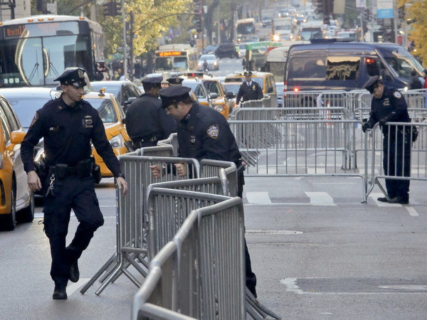 "Vượt mặt" hàng nghìn cảnh sát, trộm đồ giữa Quảng trường Thời đại ảnh 1