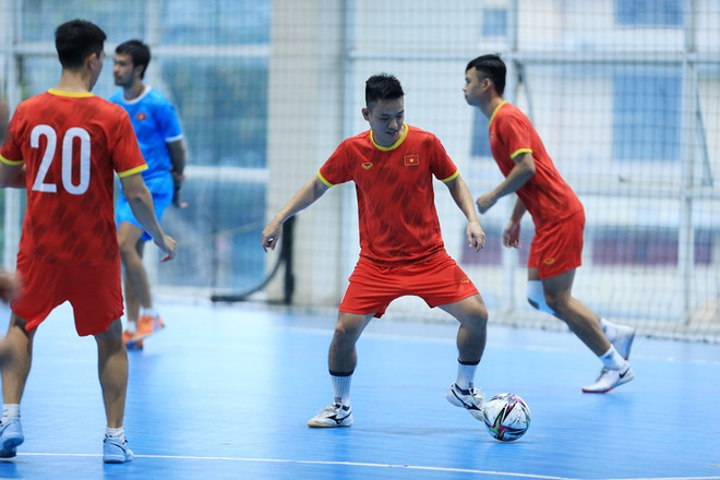 Tuyển Futsal Việt Nam lên đường sang Tây Ban Nha dự giải tứ hùng ảnh 1