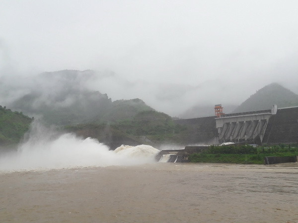 Thủy điện Sơn La đã mở một cửa xả đáy vào lúc 8 giờ ngày 19/7 ảnh 1