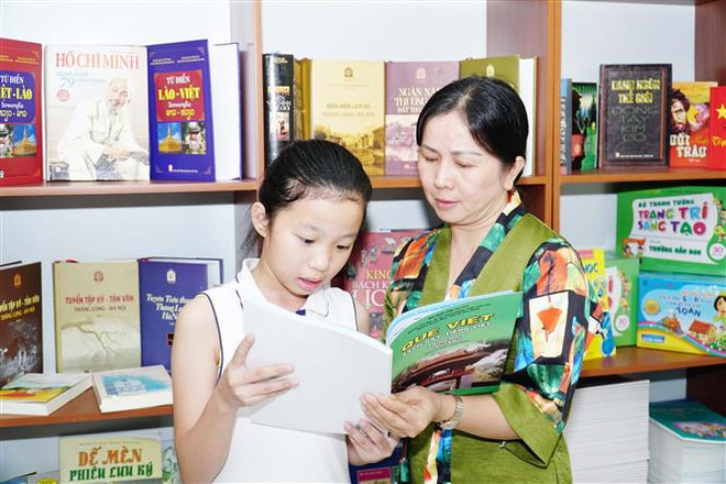 Giữ gìn và lan tỏa ngôn ngữ mẹ đẻ trong cộng đồng người Việt tại Lào ảnh 2