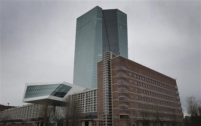 Hoạt động kinh tế tại Eurozone đình trệ do sự bùng phát của COVID-19 ảnh 1