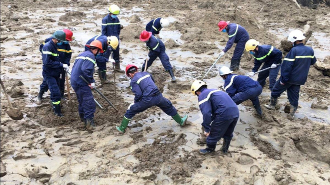 Vụ sạt núi ở tỉnh Hòa Bình: Còn 5 thi thể vẫn chưa được tìm thấy ảnh 1