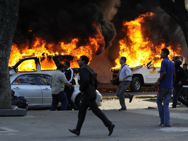 Venezuela nghiêm trị những phần tử quá khích gây bạo động ảnh 1