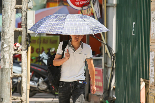 Bắc Bộ và Trung Bộ đêm có mưa vài nơi, ngày nắng nóng gay gắt ảnh 1