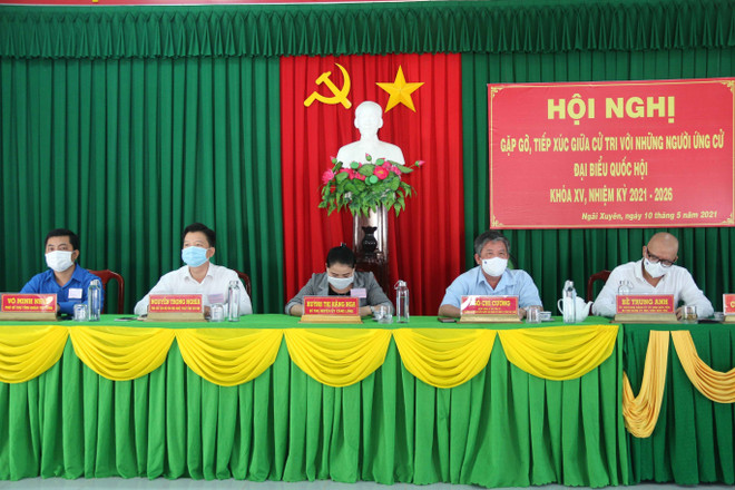 Các ứng cử viên đại biểu Quốc hội và đại biểu HĐND tiếp xúc cử tri ảnh 2