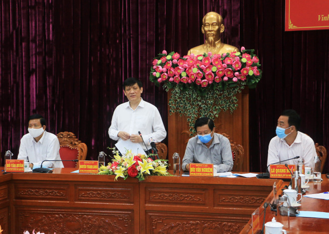 Ứng cử viên đại biểu Quốc hội khóa XV (đơn vị tỉnh Vĩnh Long) Nguyễn Thanh Long, Bộ trưởng Bộ Y tế phát biểu tại hội nghị. (Ảnh: Phạm Minh Tuấn/TTXVN) Cử tri tin tưởng vào chương trình hành động của các ứng cử viên ảnh 2