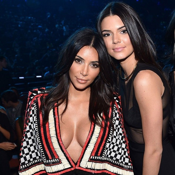 Những cô gái khiến giới truyền thông lúc nào cũng sôi sục ảnh 10