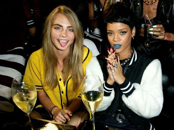 Những cô gái khiến giới truyền thông lúc nào cũng sôi sục ảnh 7