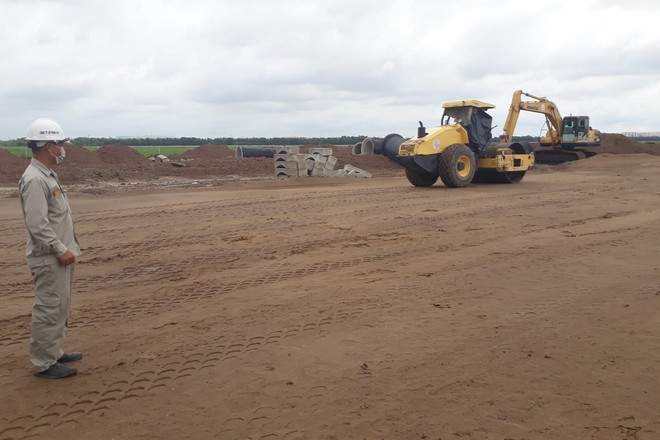 Tiếp tục thi công dự án đường băng Tân Sơn Nhất nhằm đảm bảo tiến độ ảnh 1